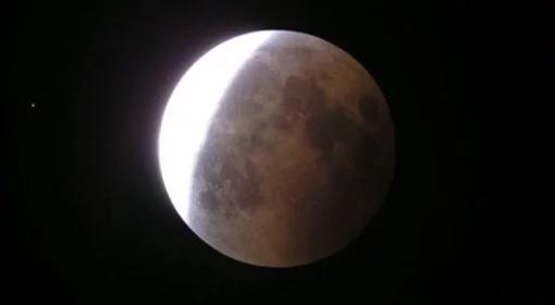 Trzecia Strona Księżyca 18 kwietnia 2011