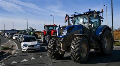 Francuskie miasta przygotowują się na "oblężenie". Tysiące traktorów zmierzają w kierunku Paryża