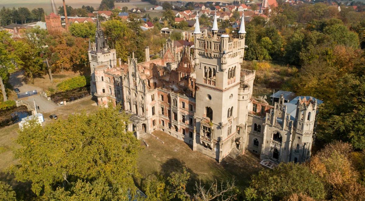 Pałac jak z bajki, który popadł w ruinę. Rezydencja Schaffgotschów w Kopicach