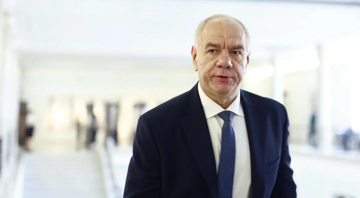 Konflikt na linii prezydent-MSZ. Sasin: kopanie po kostkach