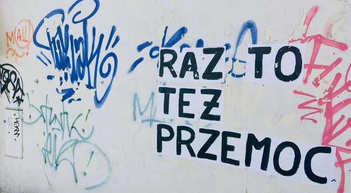 Budynki zaświecą na czerwono – finał kampanii "Dzieciństwo bez przemocy"