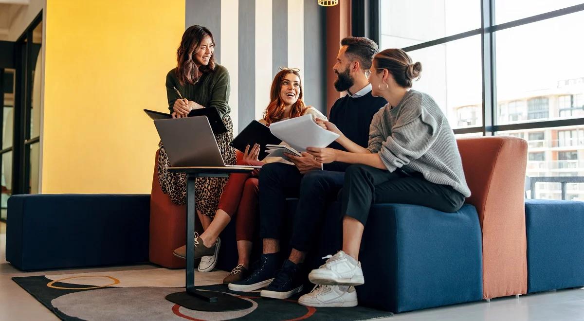 "Nie matura, lecz chęć szczera...". Czy bez dyplomu mamy szansę na dobrze płatną pracę?