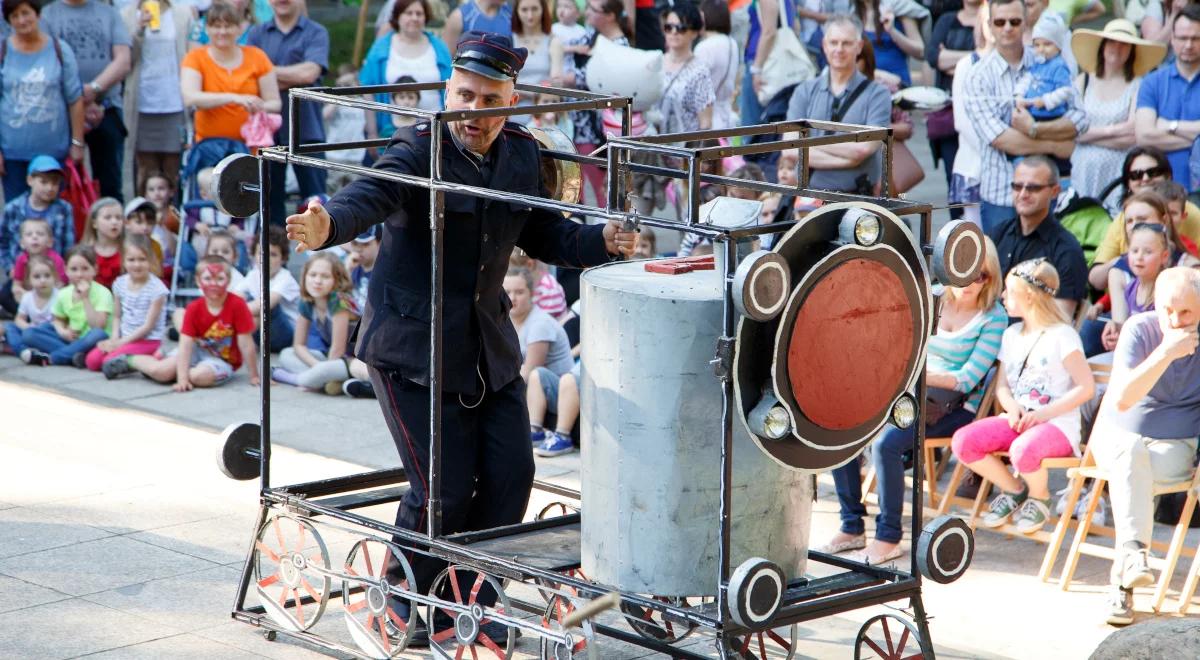 Klaunada i powaga. O 38. Międzynarodowym Festiwalu Teatrów Ulicznych w Jeleniej Górze