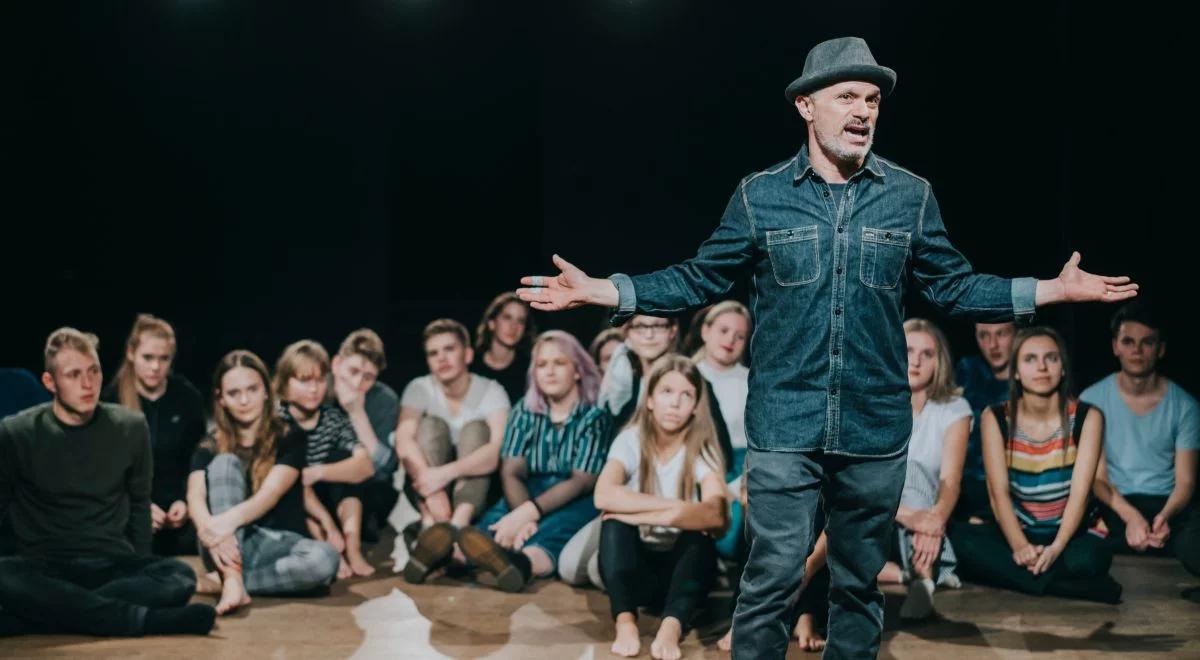 Amerykański raper uczy historii w Warszawie