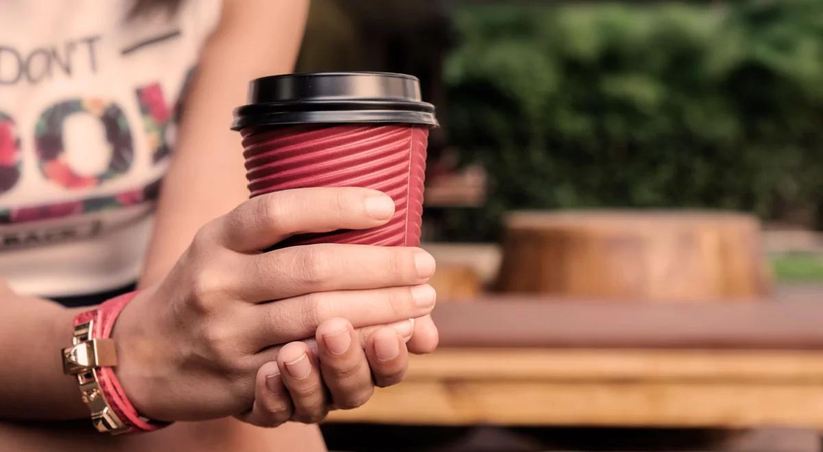 Ekologia. System kaucyjny na kubki do kawy na wynos. To się opłaca przyrodzie