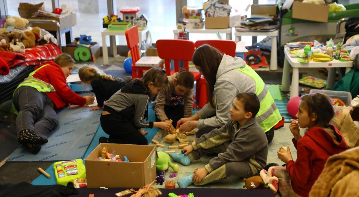 Uchodźcy z Ukrainy. Szkoły dla dzieci, praca dla ich mam