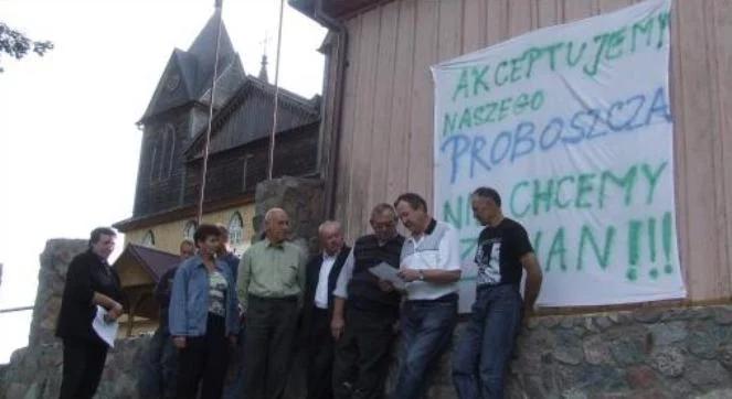 "Nie oddamy" - parafianie bronią proboszcza