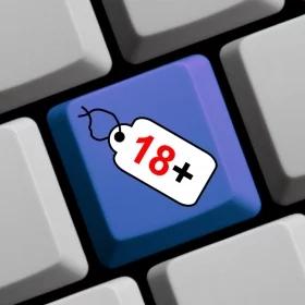 Pornografia w telefonie dziecka. Jak się bronić?