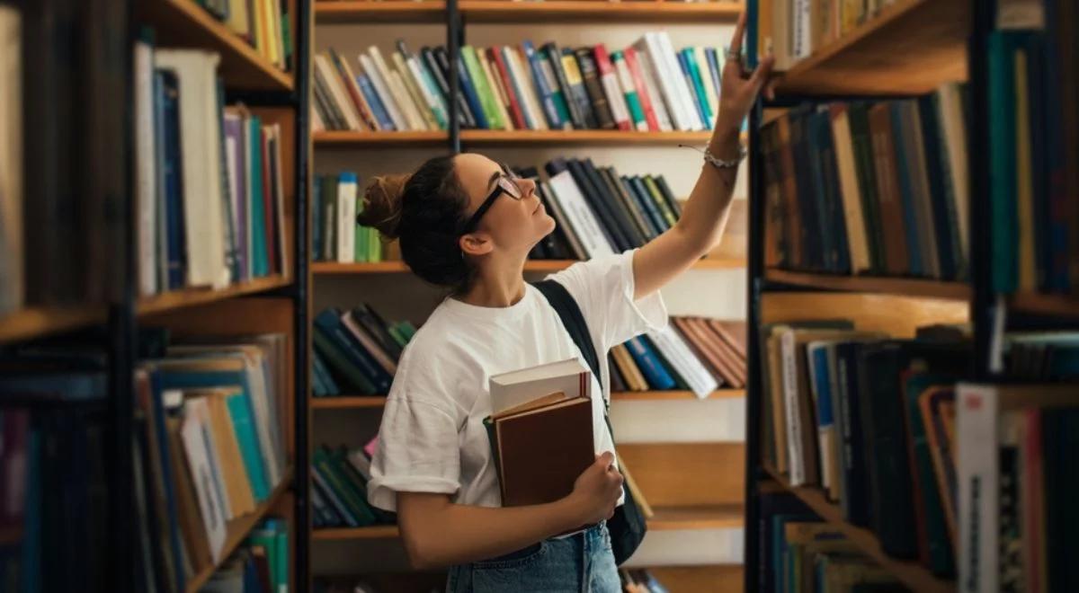 Biblioteki publiczne: instytucje skazane na wymarcie czy lokalne centra aktywności i kultury?