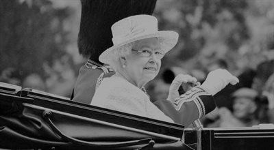 Pożegnanie królowej Elżbiety II na brytyjskich przedmieściach