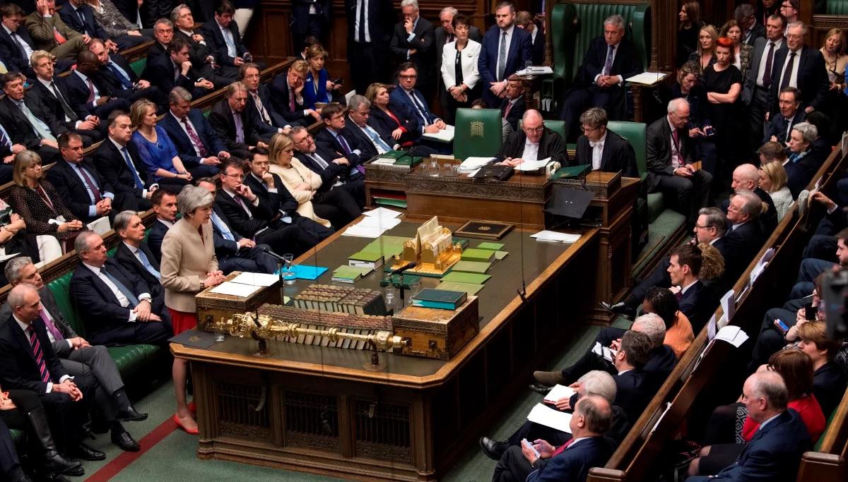 Umowa brexitowa znów odrzucona, będzie nadzwyczajny szczyt UE. Komentarze polityków