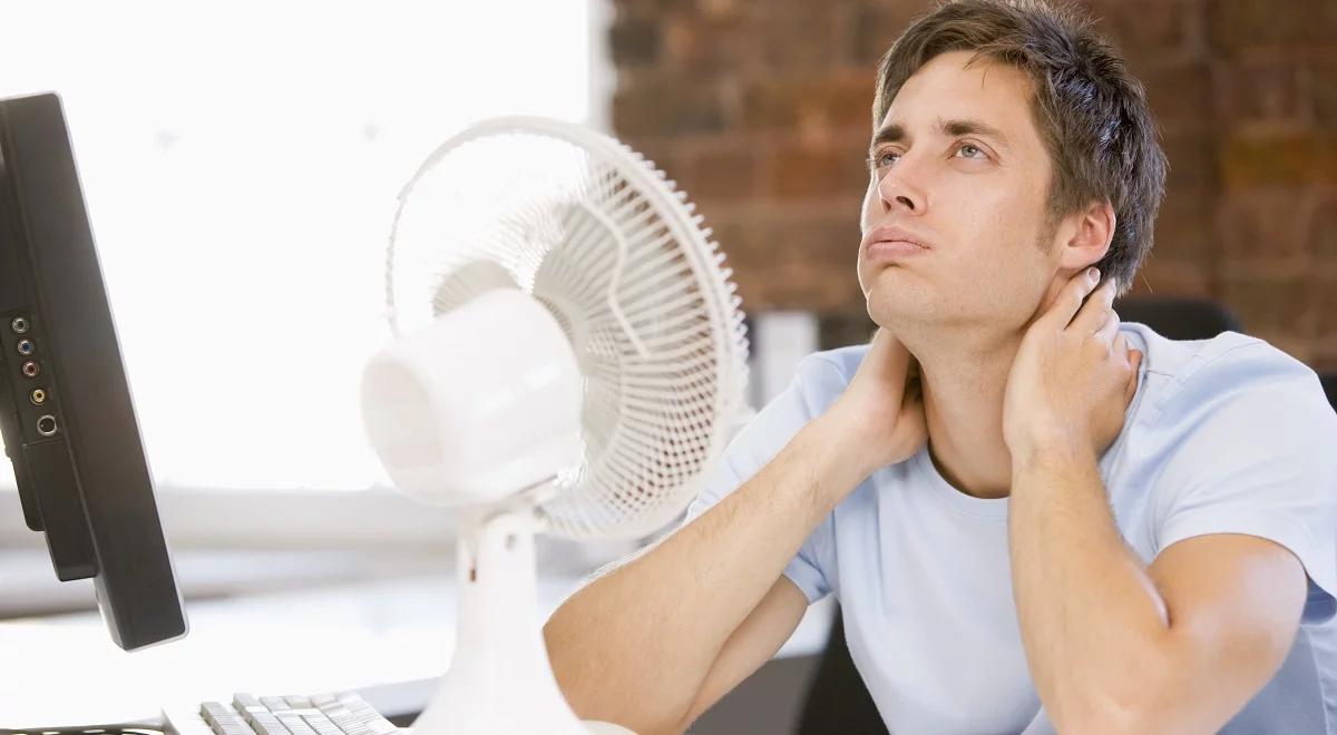 Praca w czasie upałów – woda, wentylacja i mniej godzin