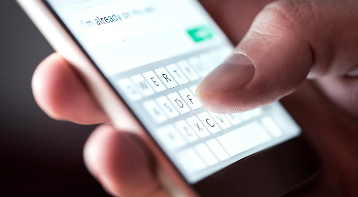 SMS-y dotyczące paczek i nieudanych doręczeń. Uwaga na oszustów! 