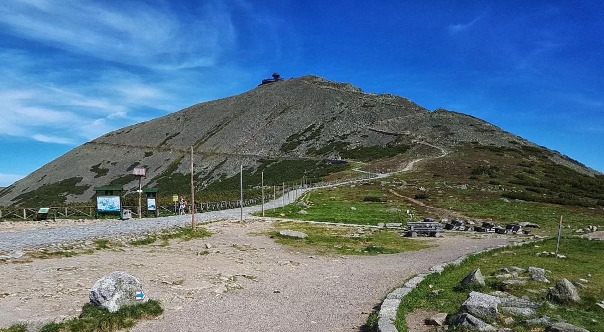 Czy można odpocząć wędrując po zatłoczonych szlakach?