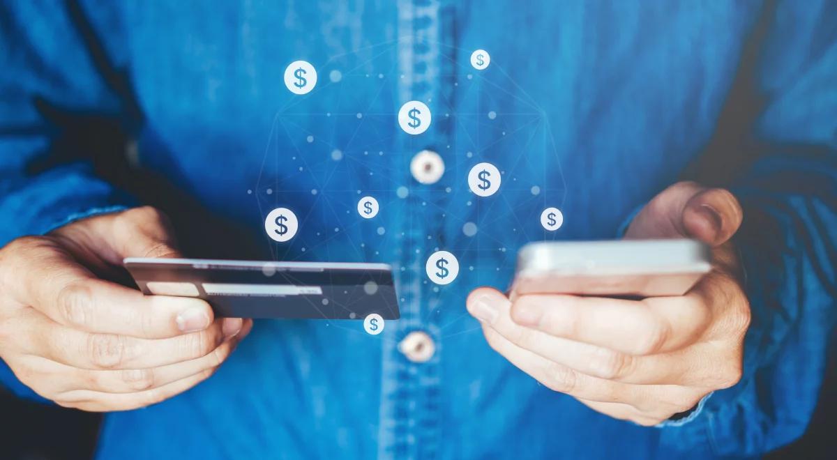 Portfele bez monet i banknotów. Czy przyszłość gotówki w Polsce stoi pod znakiem zapytania?