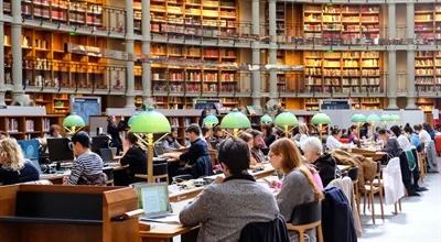 Noc Bibliotek po raz dziesiąty. Jakie funkcje pełnią te instytucje?