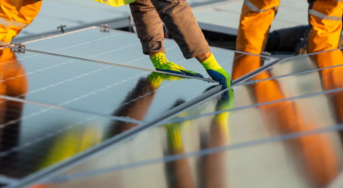 Dzięki panelom i sztucznej inteligencji Zduńska Wola oszczędza prąd