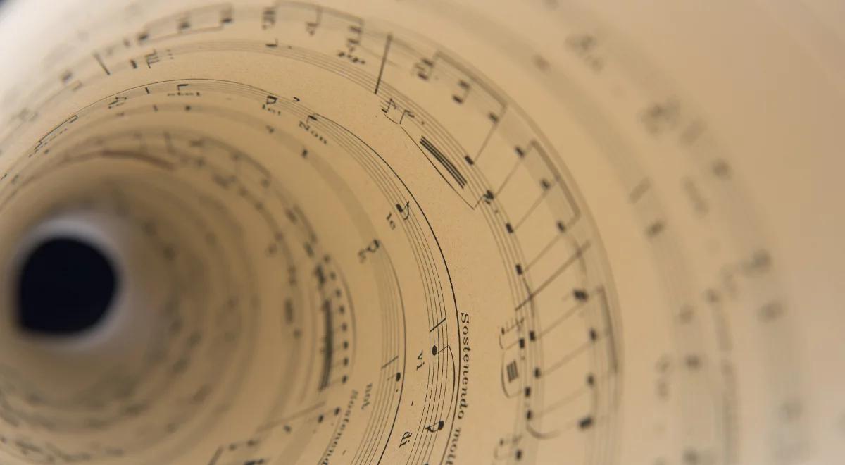 W jaki sposób socrealizm wpływał na muzykę poważną?