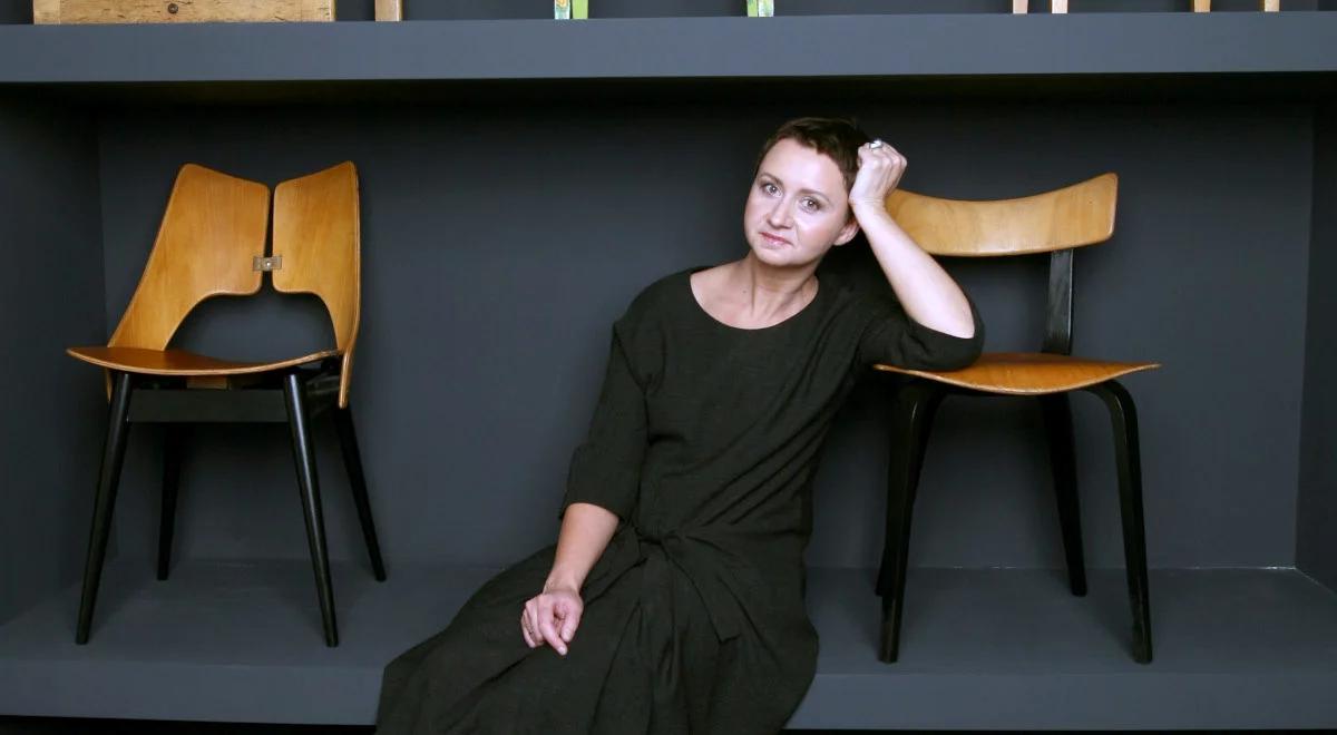 Ludowość i nowoczesność ze szczyptą zaradności. Polskie meblarstwo 1945-1970