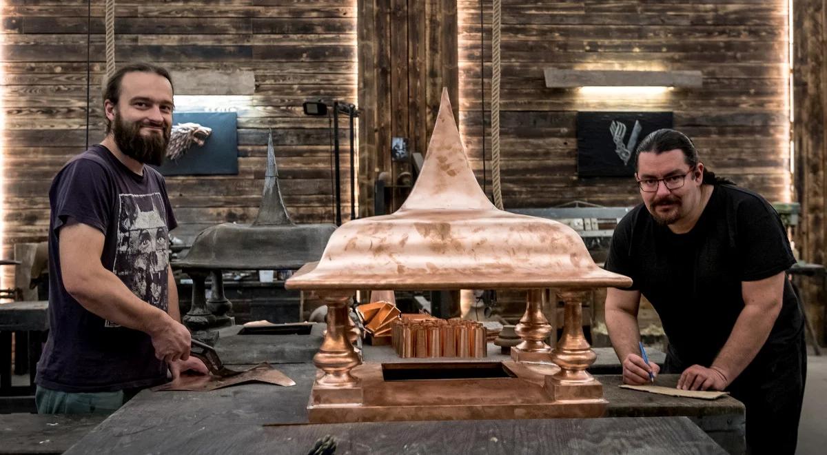 Detale z planu filmowego - od jaja przez rękę do twarzy 