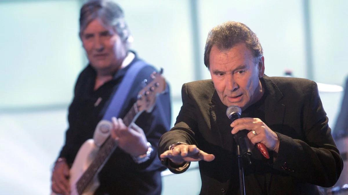 "Cztery wesela i pogrzeb" 27 lat wcześniej.The Troggs i "Love Is All Around"