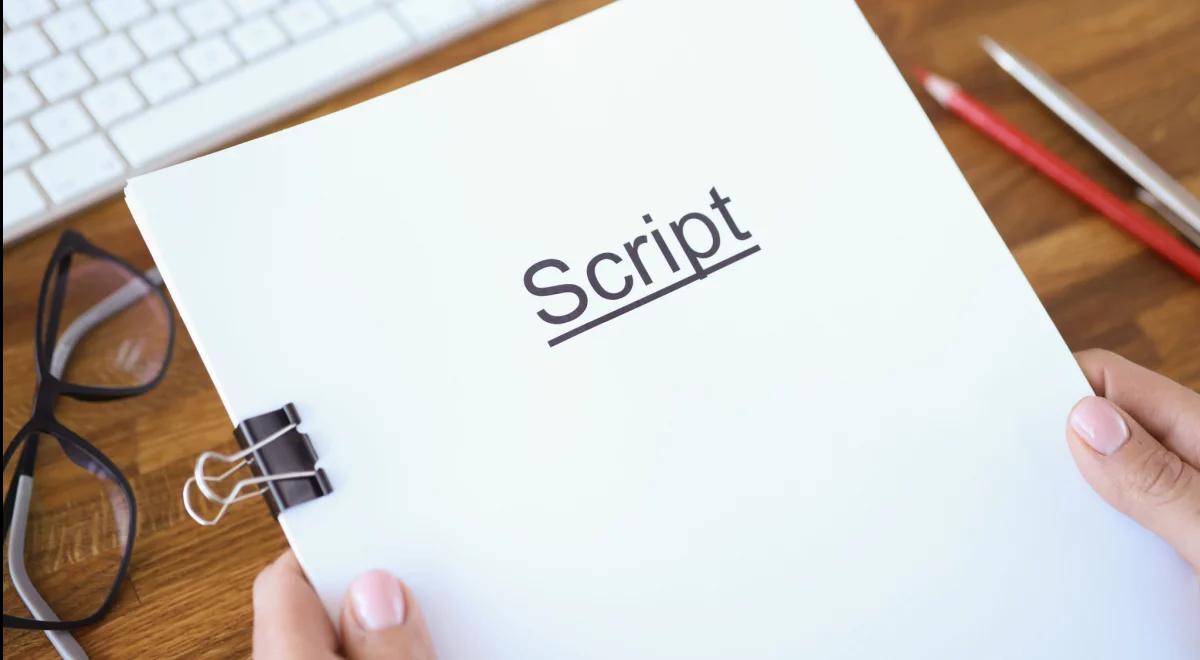 Scenariusz filmowy z historią najnowszą w tle: skąd wziąć pomysł, jak go stworzyć?