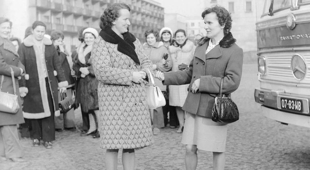 "Pokazanie kolana to rzecz odważna", czyli moda PRL