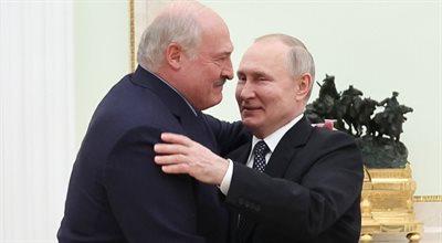 Rozmowy do drugiej w nocy i misja Szojgu z atomowym szantażem w tle. "Rosja ma bronić Białorusi jak swego  terytorium"