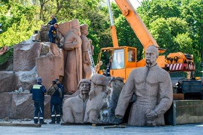 Demontage des Denkmals für den Treueid der Kosaken auf Russland