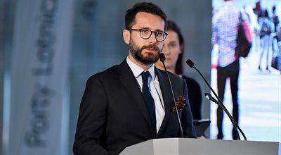 "Do ustaleń z Brukselą trzeba podchodzić ze spokojem". Fogiel odpowiada na konferencję Solidarnej Polski