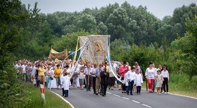 W Polsce przeszły procesje Bożego Ciała. Na ulicach setki tysięcy wiernych