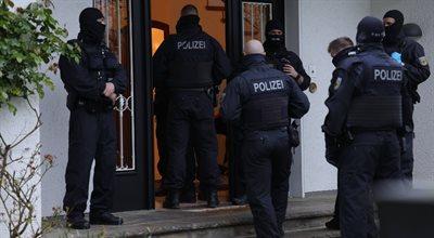 Niemiecka policja rozbiła gang przemytników ludzi. Wśród zatrzymanych adwokaci