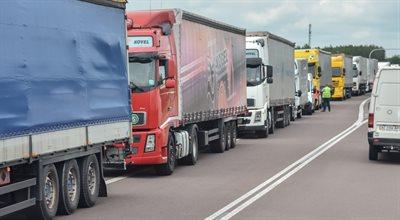 Podlaskie. Ponad dobę kierowcy samochodów ciężarowych oczekują na przejściu w Bobrownikach