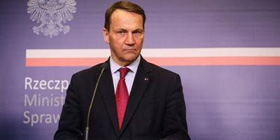 "Lepiej późno niż wcale". Minister Sikorski o zgodzie Węgier na przyjęcie Szwecji do NATO