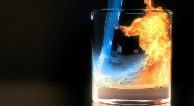 Czy zimnych napojów picie komplikuje zimą zdrowie i życie?  