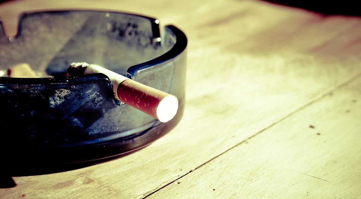 Czy papierosy powinny być "brzydkie, grube i śmierdzące"? 