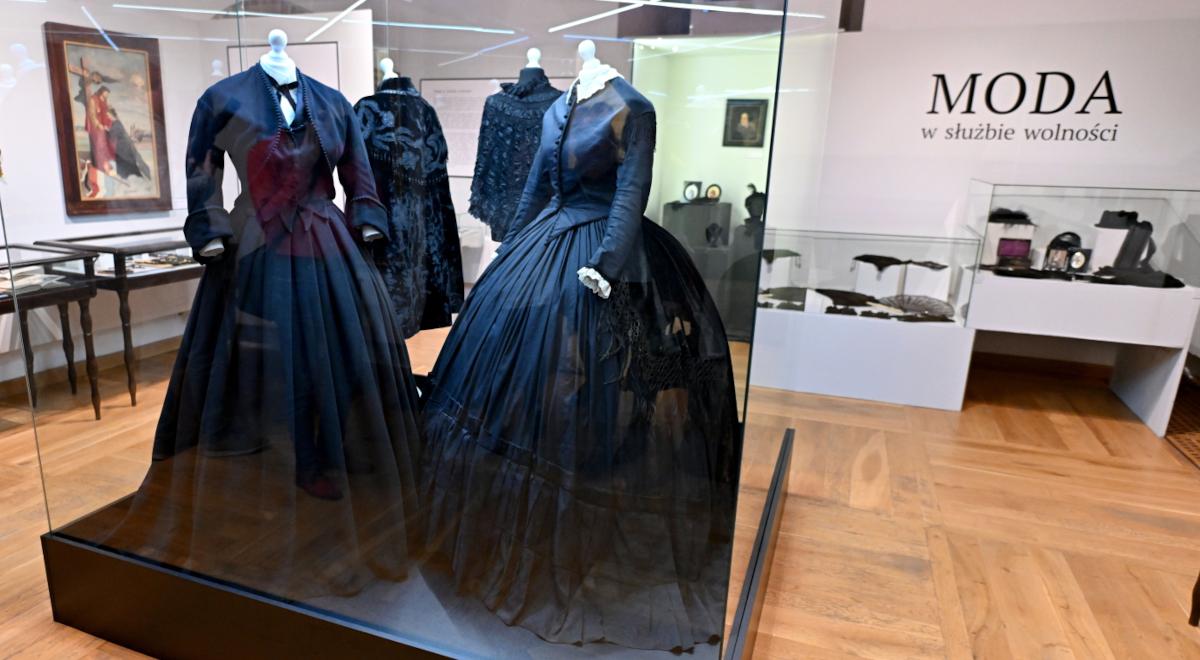 Czy kobiecy strój może być patriotyczny? Niezwykła wystawa w Muzeum Zamkowym w Sandomierzu