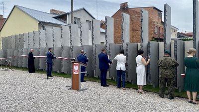 Instytut Pileckiego odsłonił Mur Pamięci Ofiar Obławy Augustowskiej