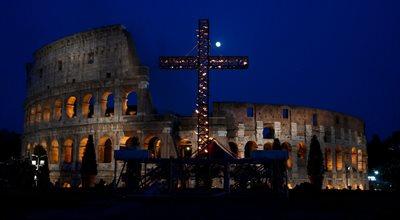 Droga Krzyżowa w Koloseum. Papież: Panie, rozbrój rękę podniesioną na brata