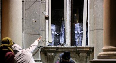 Serbscy demonstranci szturmowali ratusz w Belgradzie. Ranni policjanci