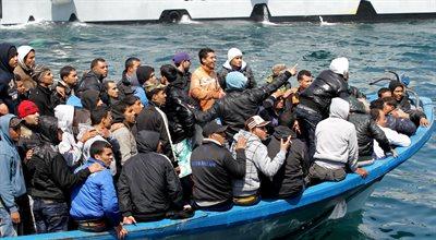 Łodzie wypchane migrantami nadal szturmują Lampedusę. W przepełnionym ośrodku jest już 1400 osób
