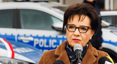 Dwa nowe samochody dla dolnośląskiej policji. Sprzęt przekazała marszałek Sejmu