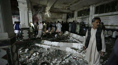 Pakistan: zamachowiec samobójca wysadził się w meczecie. Rośnie liczba ofiar