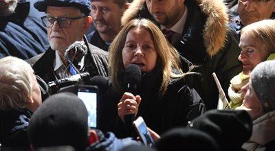 Demonstracja przed TVP. Joanna Lichocka: postkomuna wróciła i chce zniszczyć wolne media