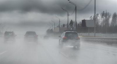 Śnieżyca, mgła i lód na drodze – jak kierowca powinien zachować się na autostradzie?