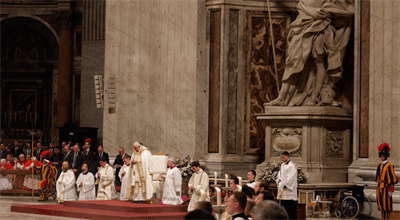 Papież Franciszek w Wigilię Paschalną: zmartwychwstanie Jezusa pobudza do wyjścia z poczucia klęski