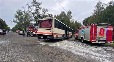 Łódzkie: ciężarówka wjechała w autobus szkolny. Poszkodowane dzieci
