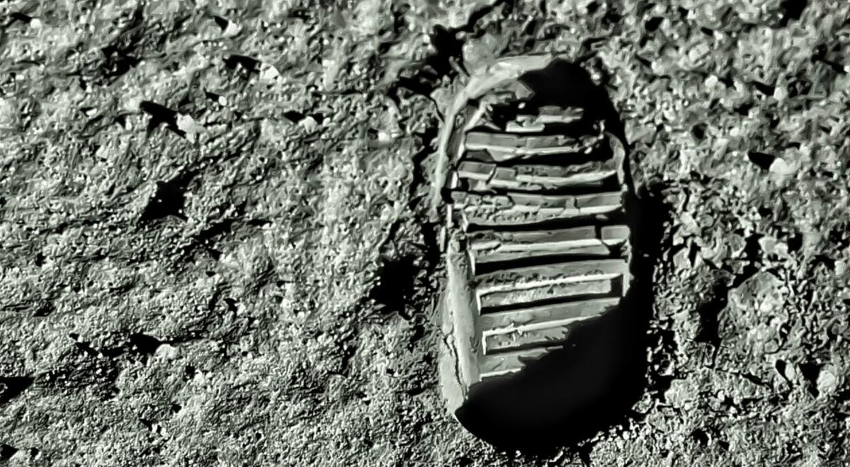 Wycieczka na Księżyc. Dlaczego warto obejrzeć film "Apollo 11"?
