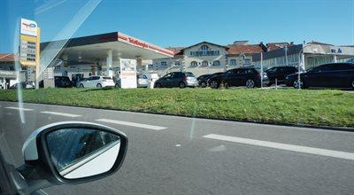 Holendrzy szturmują stacje benzynowe. Brakuje paliwa