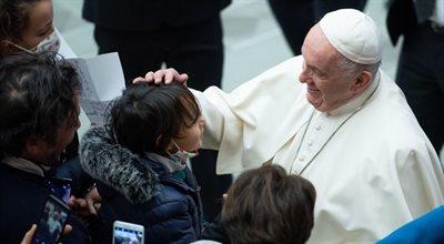 Papież Franciszek kończy 85 lat. W dniu swoich urodzin przyjął w Watykanie migrantów